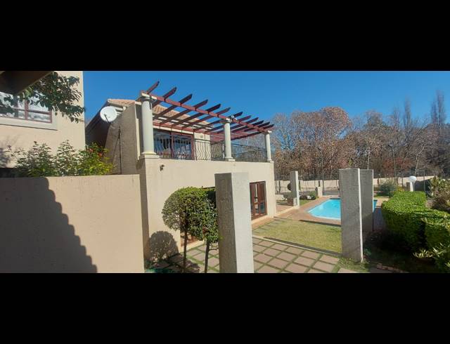 1 BEDROOM TOWNHOUSE FOR SALE IN SUNNINGHILL